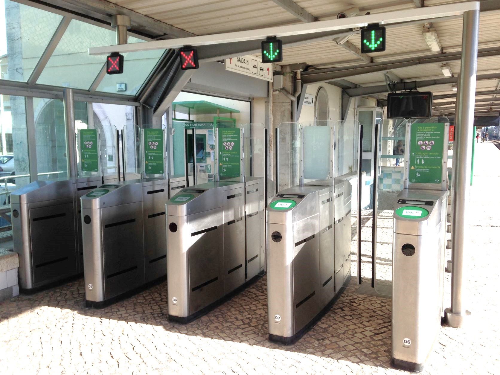 Appareils de contrôle des usagers dans le tramway de Lisbonne